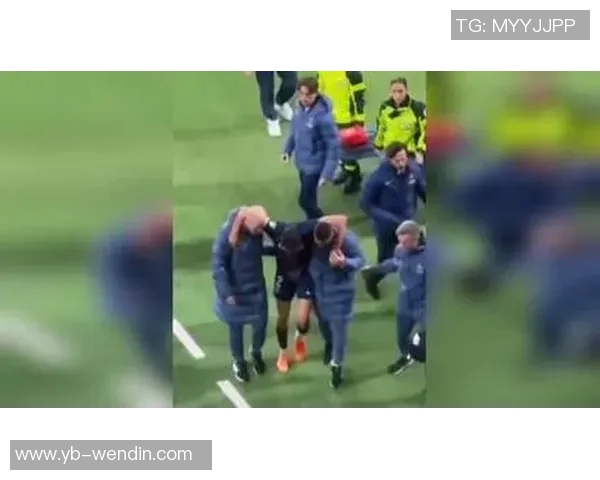 迪亚斯因铲伤阿什拉夫遭禁赛三场拜仁准备上诉文件已收集完毕